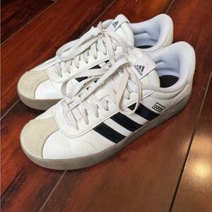 ✨Women’s Adidas Sneakers ✨